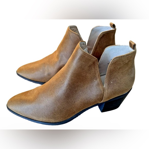 Journee Collection Shoes - Women's Journee Collection Lola Brown Ankle Boots Size 11